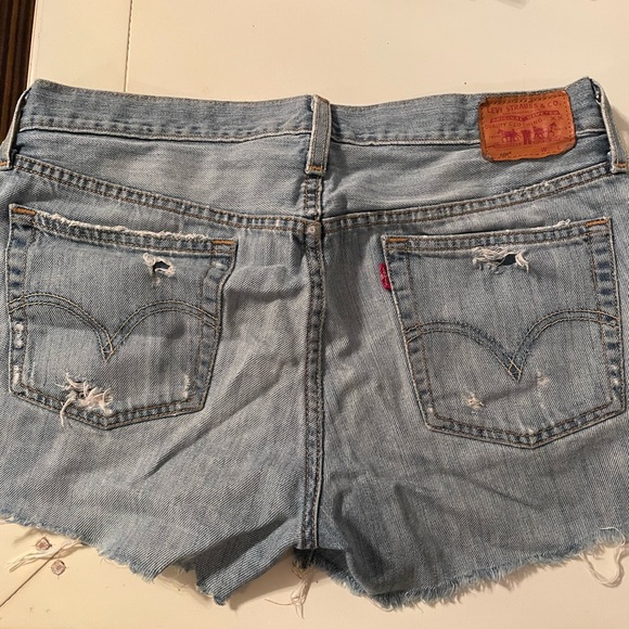 Levis 501 jean shorts size 26 - Picture 2 of 4